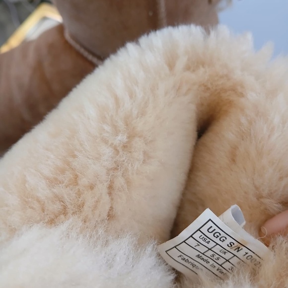 UGG Sheepskin Boots Size 7. - Picture 5 of 9